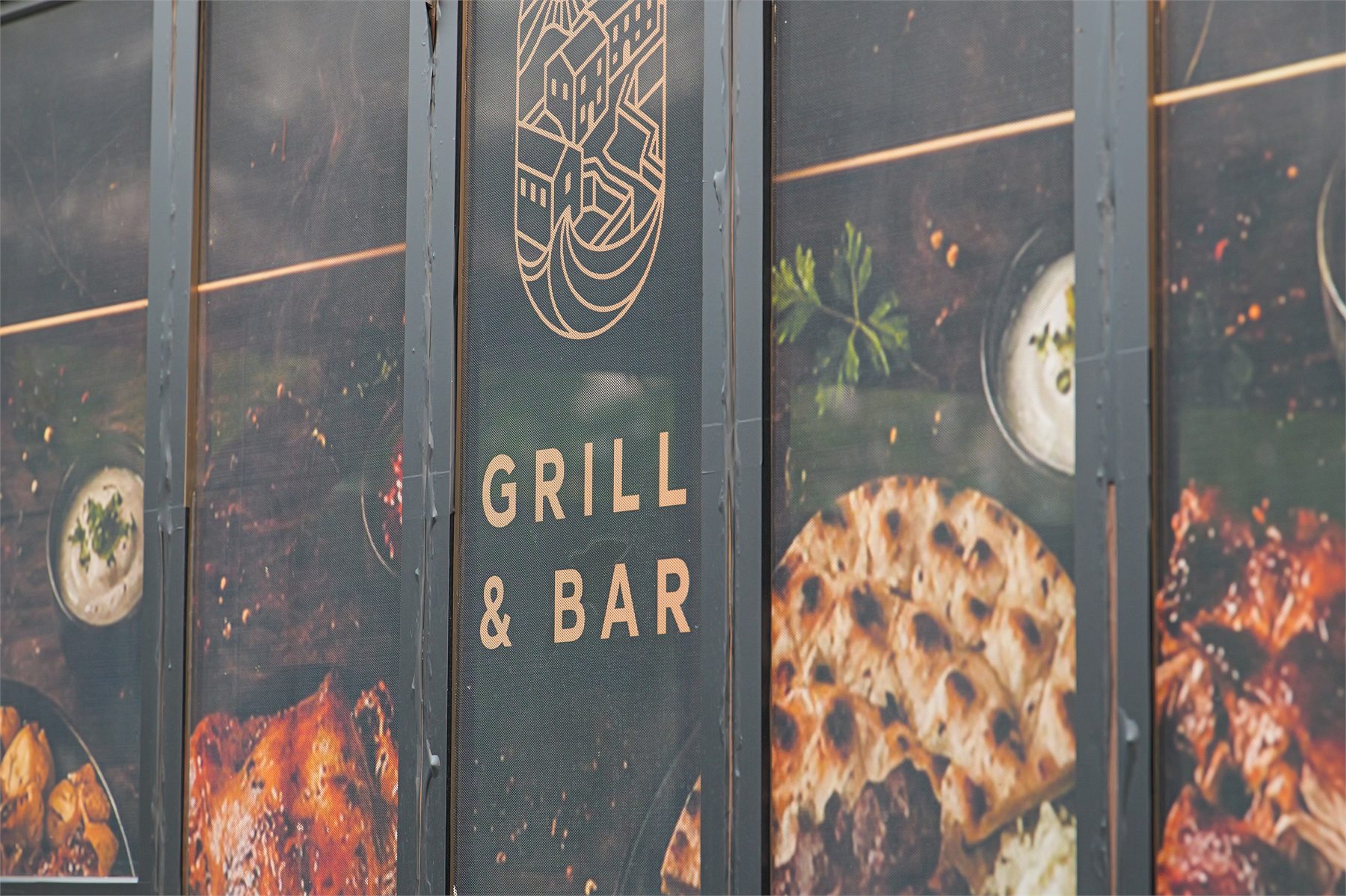 Oslikavanje izloga KaPeLa Grill & Bar